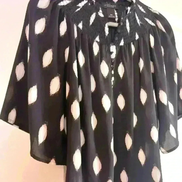 Investments semi sheer black print blouse. Billowy sleeves. - Picture 4 of 9